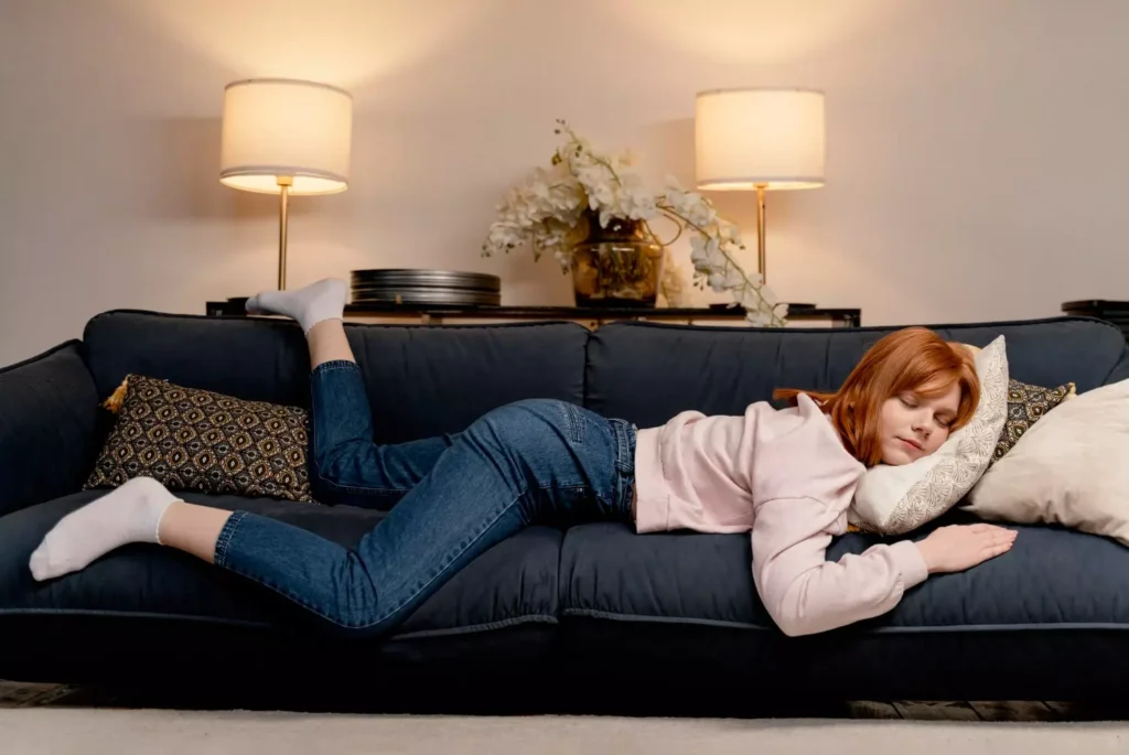 staying in bed all day is a sign of depression