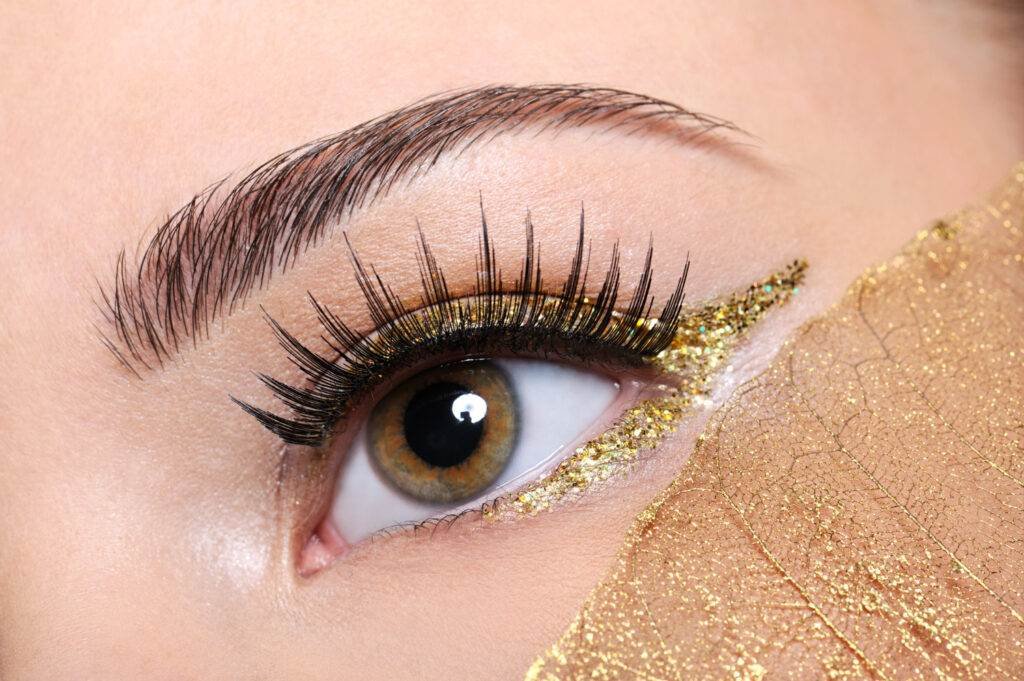 How To Get Hybrid Lash Extensions